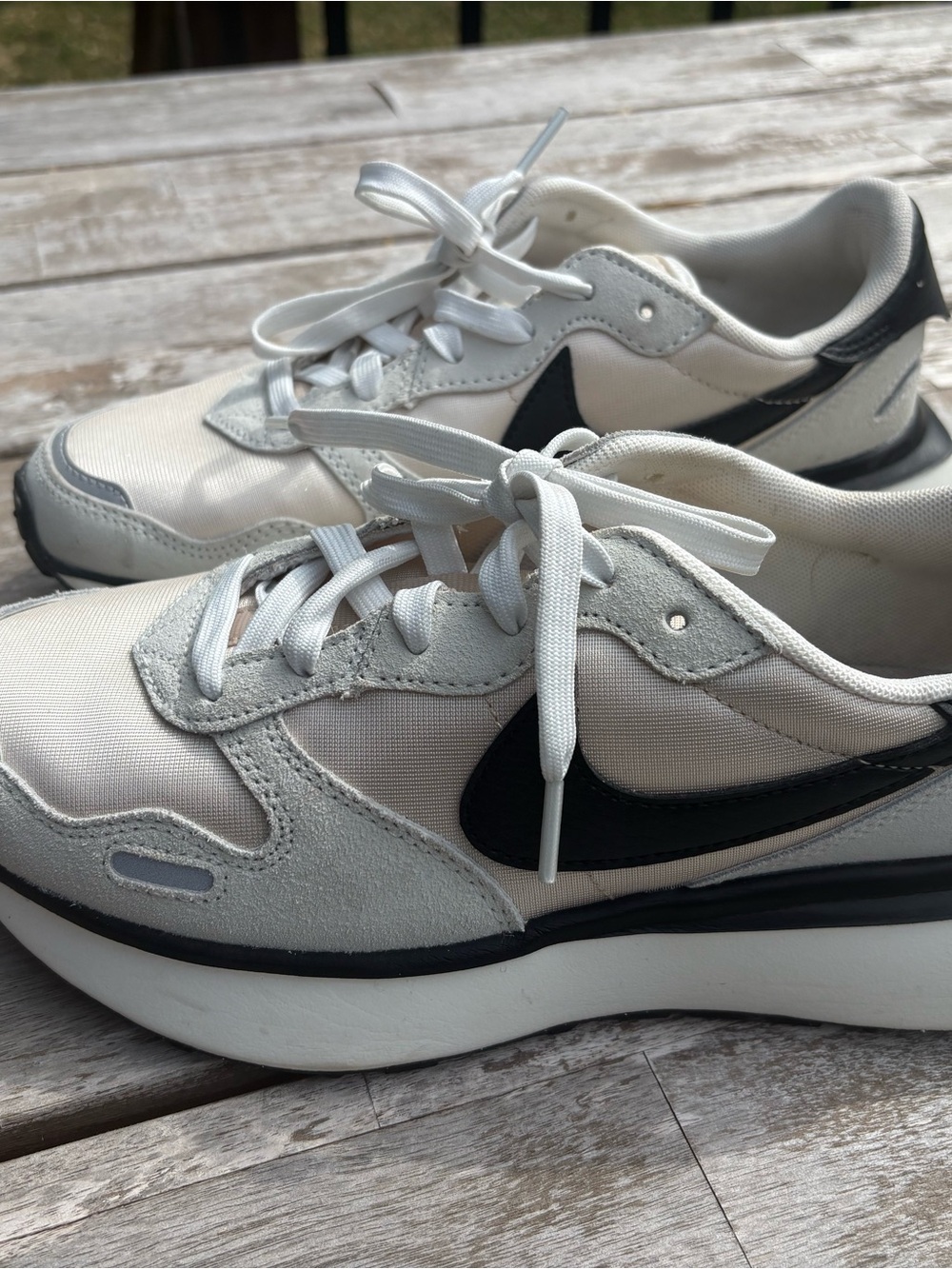 Nike White/Black Swoosh Athletic Sneakers
